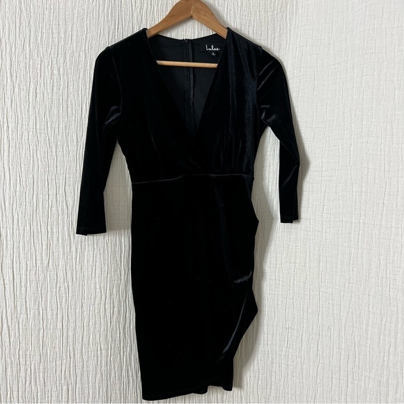 Lulu’s Women's Black Velvet V-Neck 3/4 Sleeve Knee Length Sheath Dress Size S - Picture 2 of 10